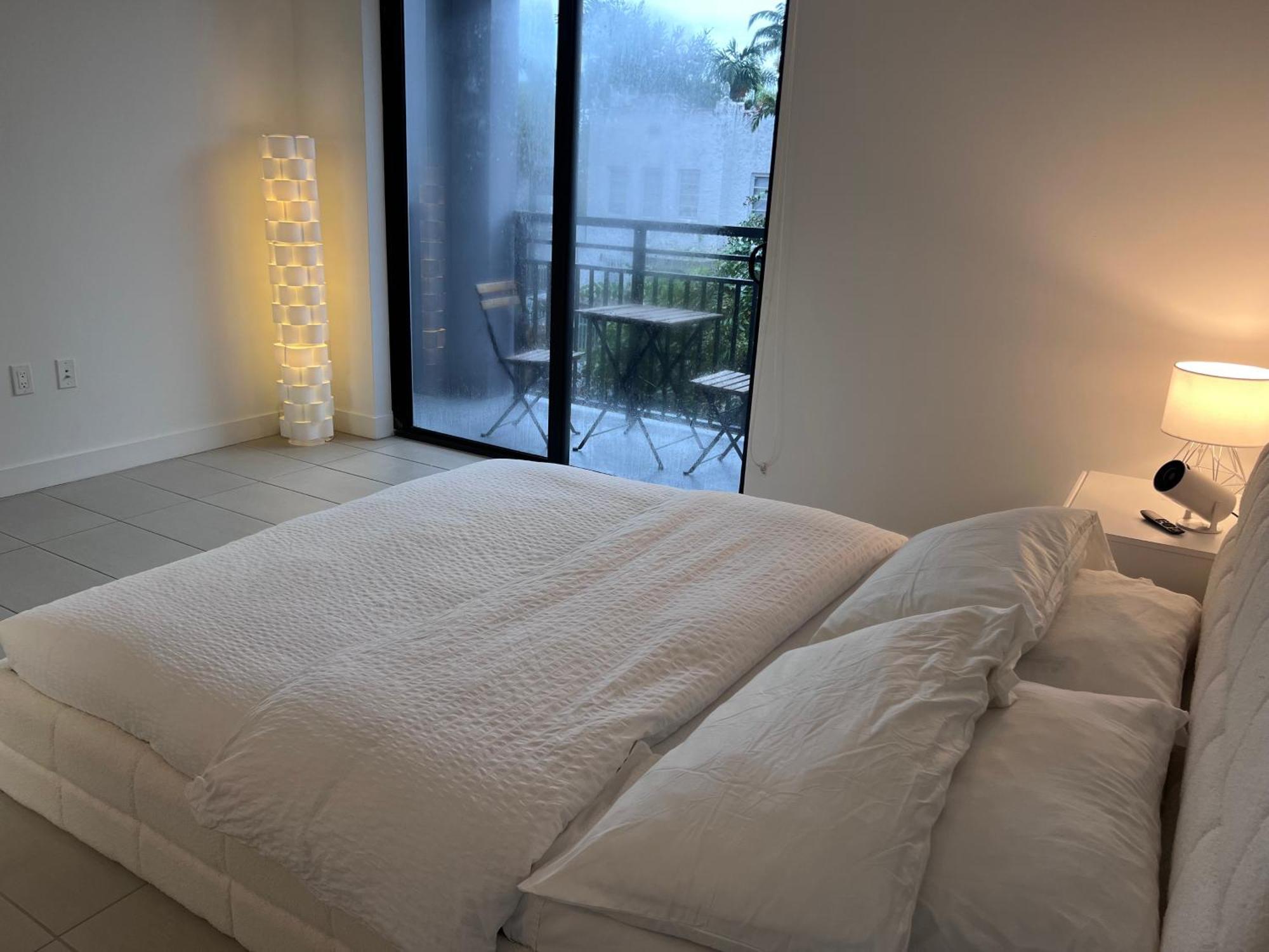 Master Bed Room In Calle Ocho Miami Eksteriør billede