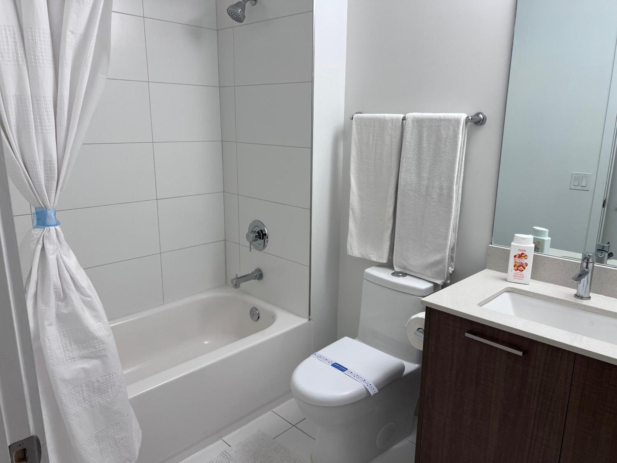 Master Bed Room In Calle Ocho Miami Eksteriør billede
