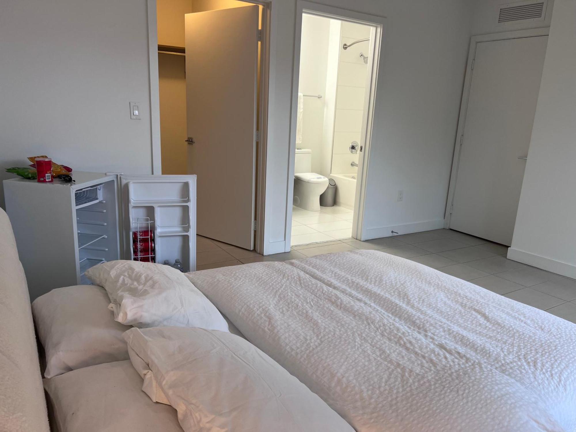 Master Bed Room In Calle Ocho Miami Eksteriør billede