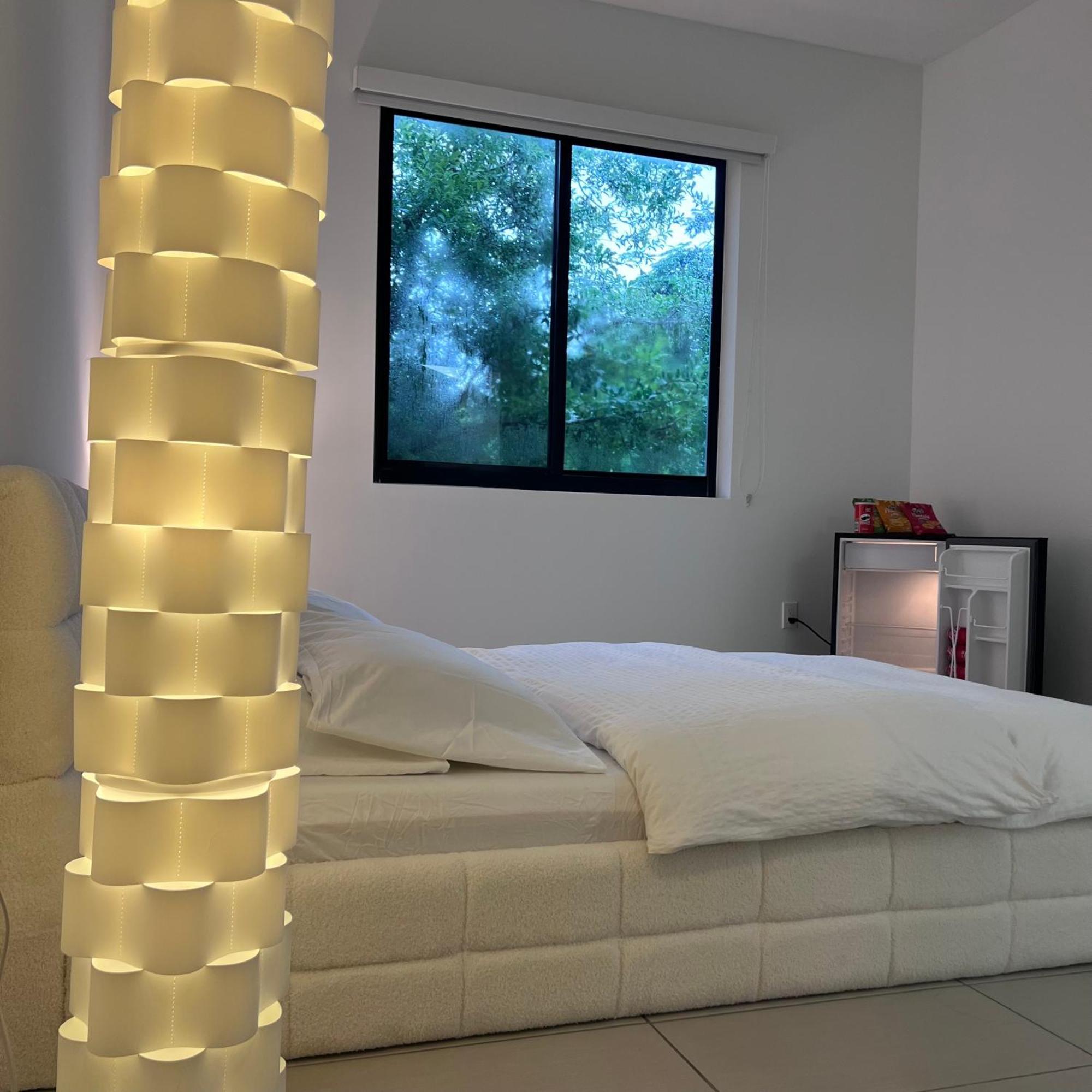 Master Bed Room In Calle Ocho Miami Eksteriør billede