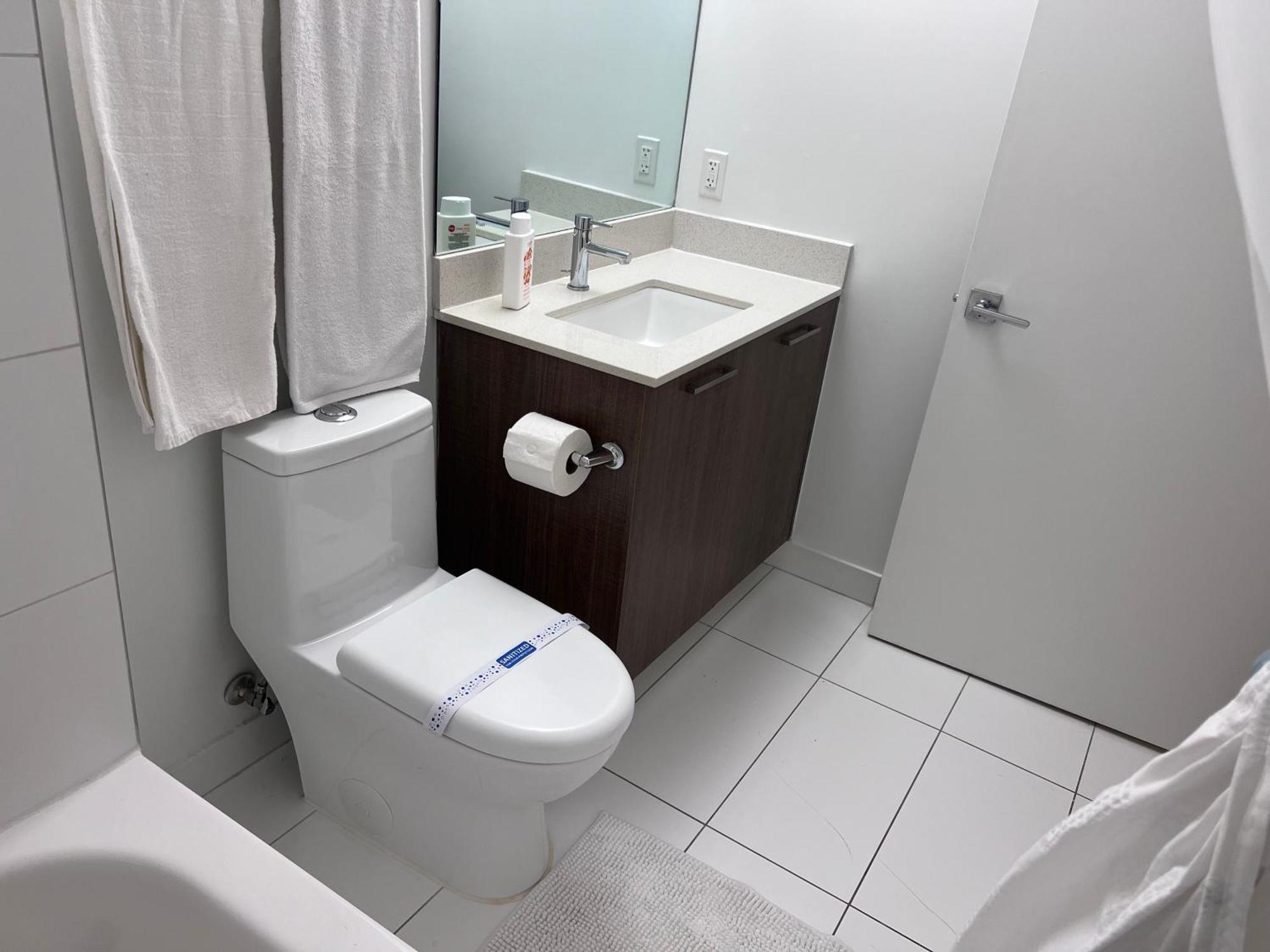 Master Bed Room In Calle Ocho Miami Eksteriør billede